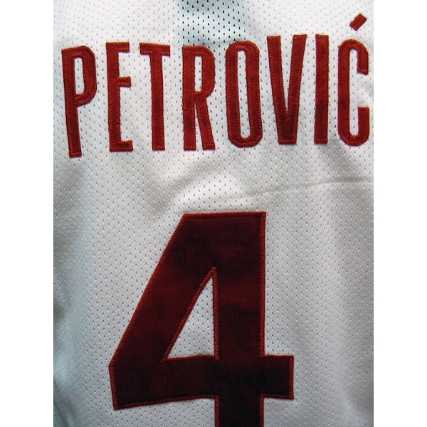 Camiseta Drazen Petrovic baloncesto FIBA Croacia blanca detalle 2 Camiseta Drazen Petrovic baloncesto FIBA Croacia blanca detalle 2