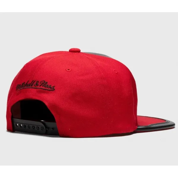 GORRA CHICAGO BULLS NBA DAY 1 - MITCHELL AND NESS - NEGRA