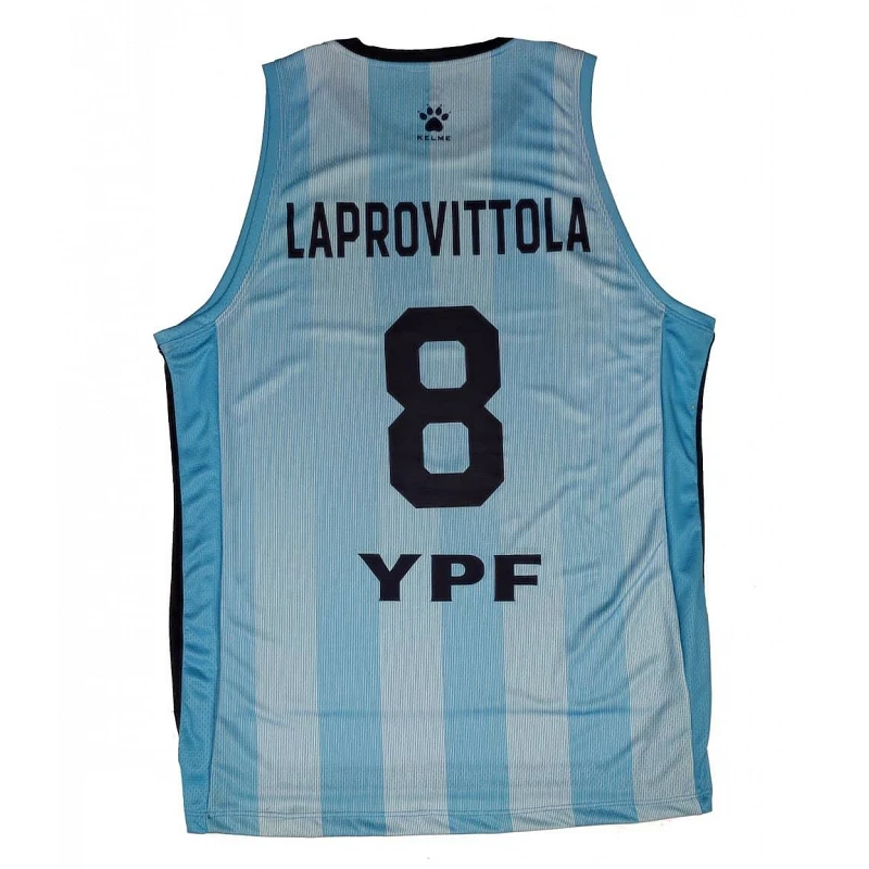 Camiseta de Laprovittola con la selección argentina de baloncesto