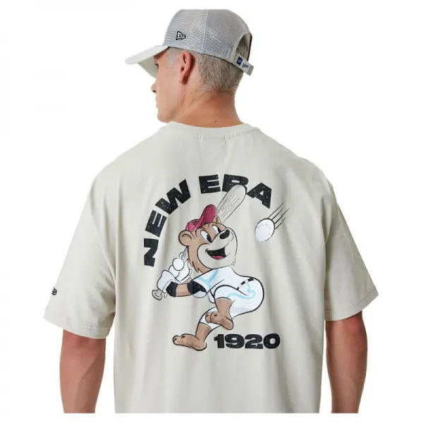 Camiseta New Era Character Graphic manga corta Oversized en Beige