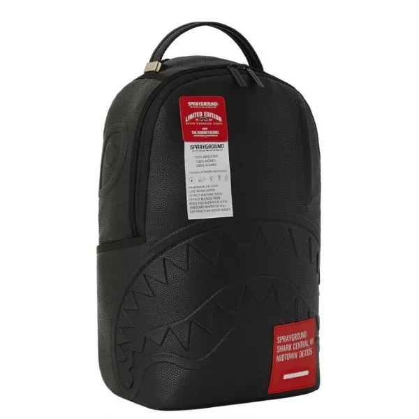 Mochila Sprayground Shark Central Care Label negra vista delantera