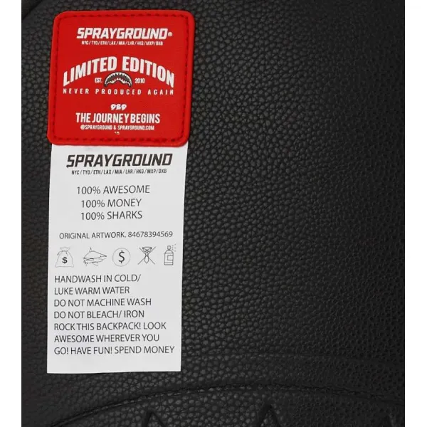 Mochila Sprayground Shark Central Care Label negra detalle
