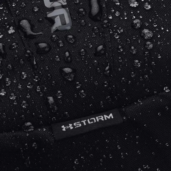 Mochila deportiva Under Armour Hustle Lite en negro impermeable