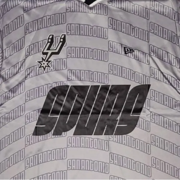 Camiseta San Antonio Spurs Oversized NBA Soccer detalle
