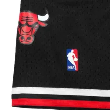 Pantalon corto de baloncesto NBA Chicago Bulls negro 1997-98 detalle