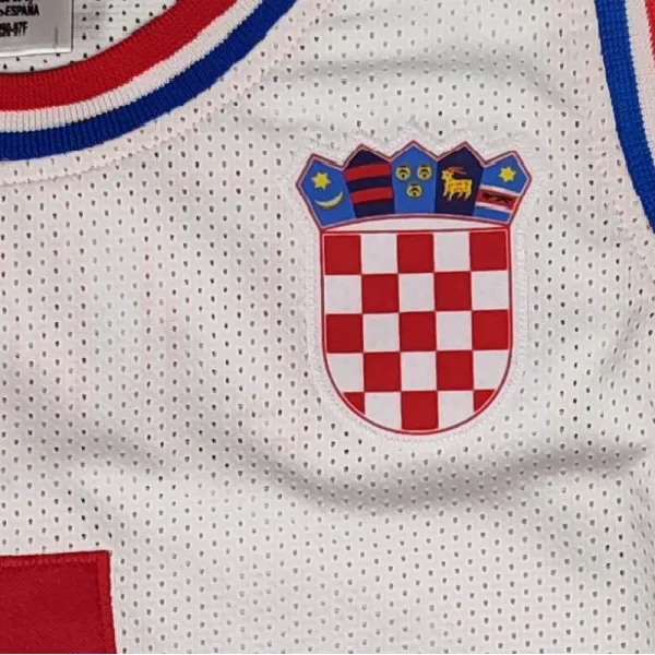 Camiseta Drazen Petrovic baloncesto FIBA Croacia blanca escudo Camiseta Drazen Petrovic baloncesto FIBA Croacia blanca escudo