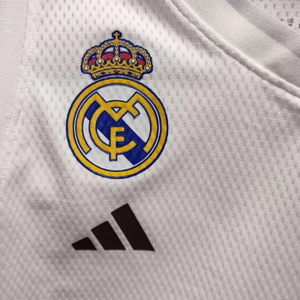 Camiseta Real Madrid Baloncesto Primera Equipación Adidas 2025-26 blanca