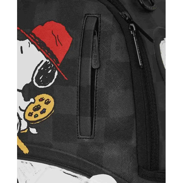 Sprayground Snoopy painting en negro y blanca detalle