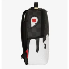 Sprayground Snoopy painting en negro y blanca fotografía lateral