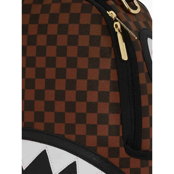 Sprayground Shark in Paris Sawtooth marron detalle 1