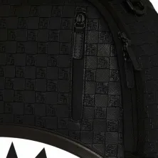 Sprayground Black Out Shark in Paris detalle