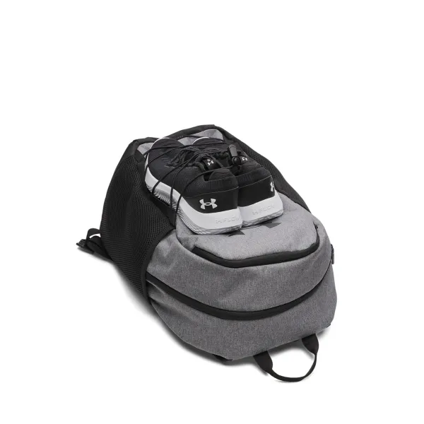 Mochila Under Armour Hustle Sport 6.0 en gris zapatillas