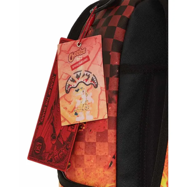 Sprayground Cheeto Fire foto detalle etiquetas