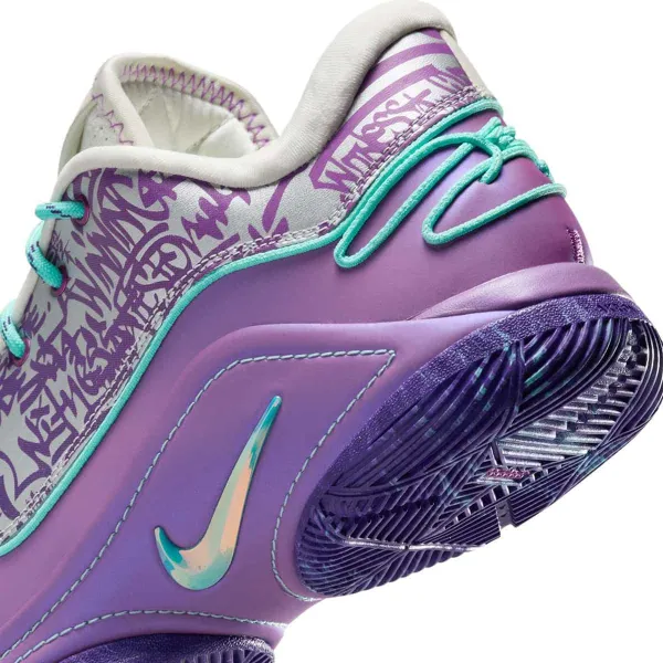 Nike Lebron 22 Frozen Grapes talon