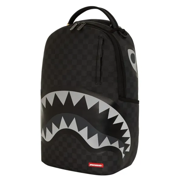 Sprayground Lights Out Sharks in Paris - Foto lado mochila