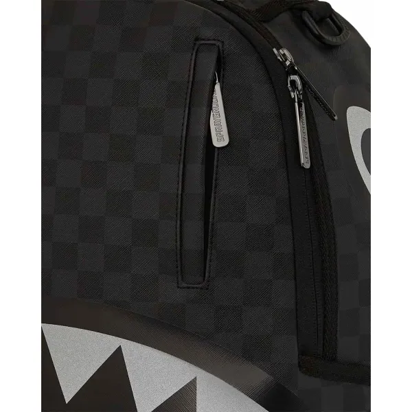 Sprayground Lights Out Sharks in Paris - Foto detalle mochila