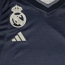 Camiseta Real Madrid baloncesto Adidas segunda equipación niños detalle