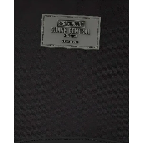 Sprayground Shark Central Nylon Black etiqueta metálica Sprayground Shark Central Nylon Black etiqueta metálica
