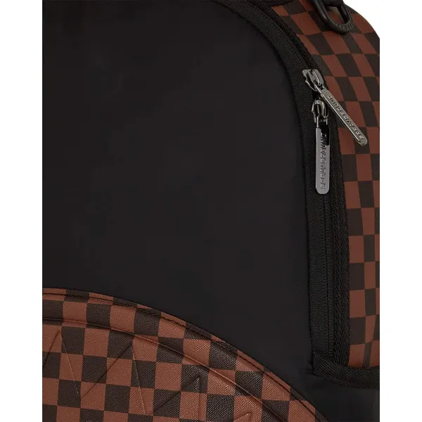 mochila Sprayground The Hero negra y marron - foto cremallera