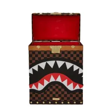 Sprayground Sharks in Paris Trunk foto cofre