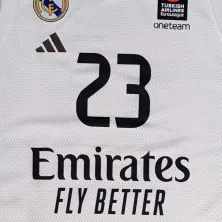Camiseta Sergio Llull Real Madrid replica temporada 2025-26 blanca detalle frontal