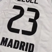 Camiseta Sergio Llull Real Madrid Emirates blanca detalle dorsal