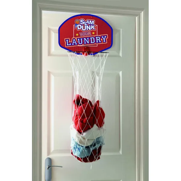 Canasta de baloncesto de la ropa sucia instalada