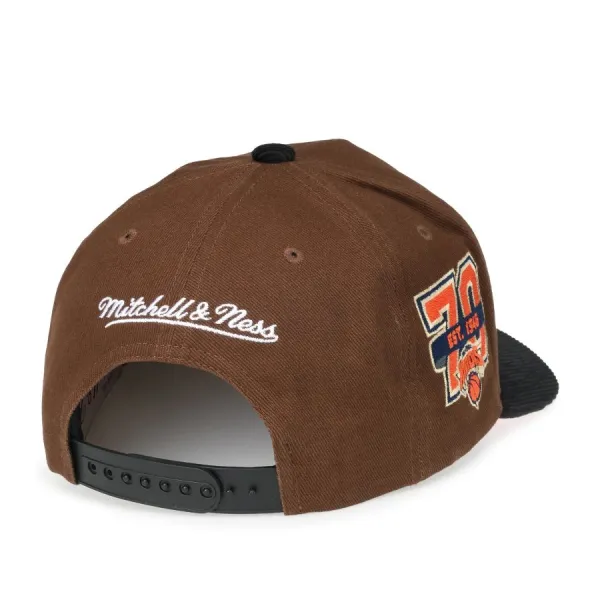Gorra curva New York Knicks Pro Pinch Brown, cierre