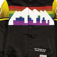 Chaqueta Bomber Unisex New Era Denver Nuggets NBA 2025 City Edition, detalle