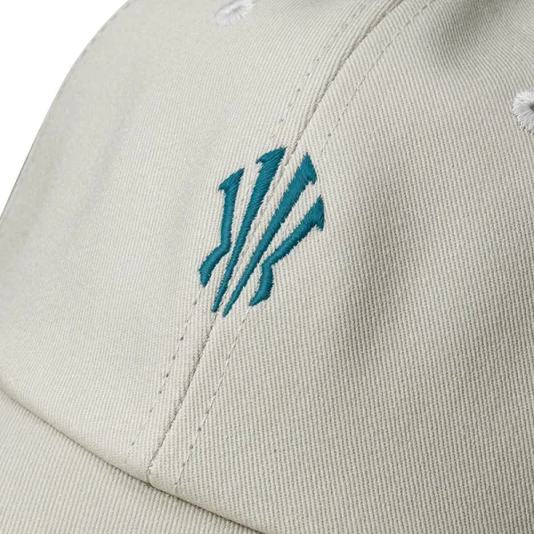 Gorra Anta KAI logo gris detalle logo Gorra Anta KAI logo gris detalle logo