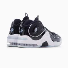 Zapatillas baloncesto retro Nike Air Max Penny 2 en negro, vista trasera