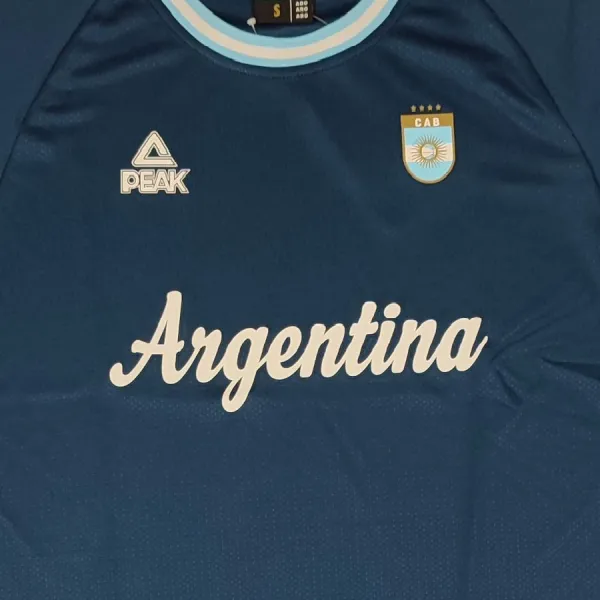 Cubre de calentamiento selección Argentina de baloncesto azul detalle Cubre de calentamiento selección Argentina de baloncesto azul detalle