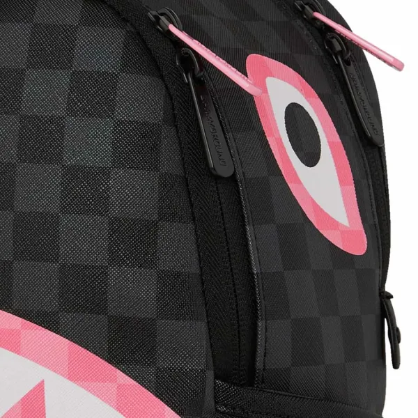 Sprayground Pink & Black Tear Sip Savage detalle Sprayground Pink & Black Tear Sip Savage detalle
