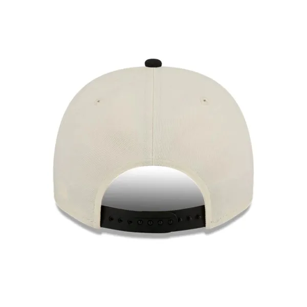 Gorra curva Wizards Hardwood Classic 9Fifty de New era en Beige, vista trasera