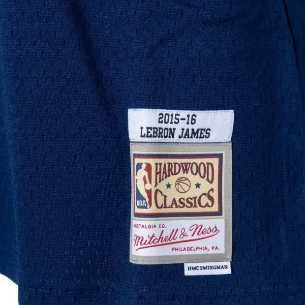 Camiseta Lebron James NBA Alternate Swingman Jersey Cleveland Cavaliers detalle etiqueta Camiseta Lebron James NBA Alternate Swingman Jersey Cleveland Cavaliers detalle etiqueta