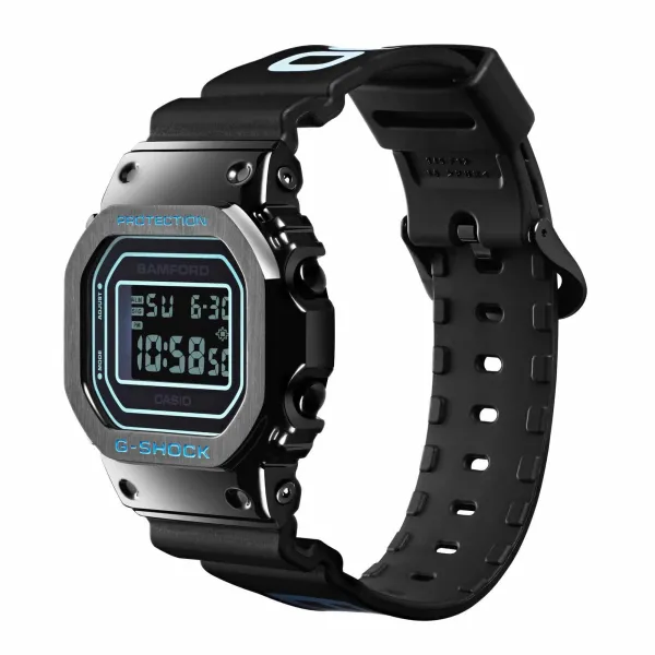 G-Shock GM-5600BWD-1 Bamford de lado