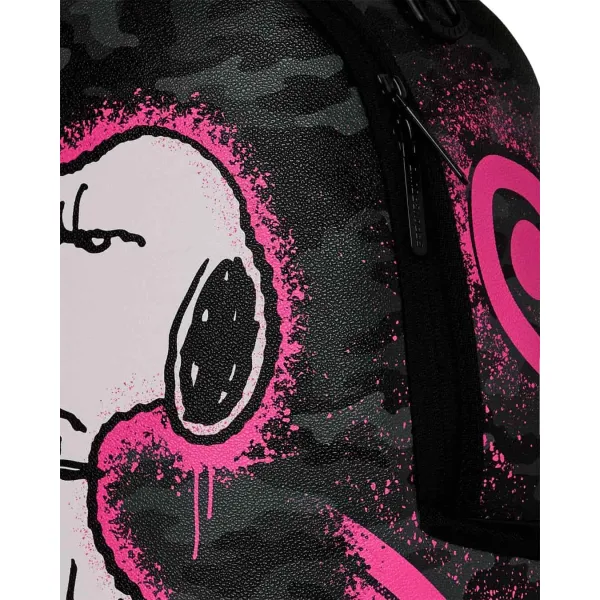 Mochila Sprayground Snoopy Pink Stencil negra y rosa detalle