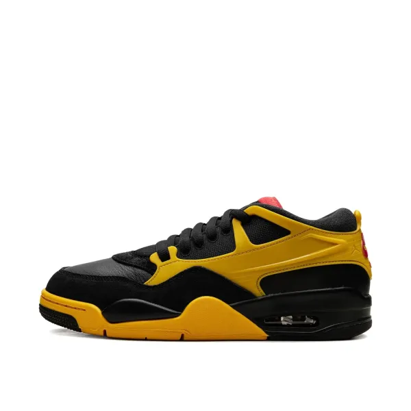 Zapatillas Air Jordan 4 RM Bruce Lee en amarillo y negro, vista lateral