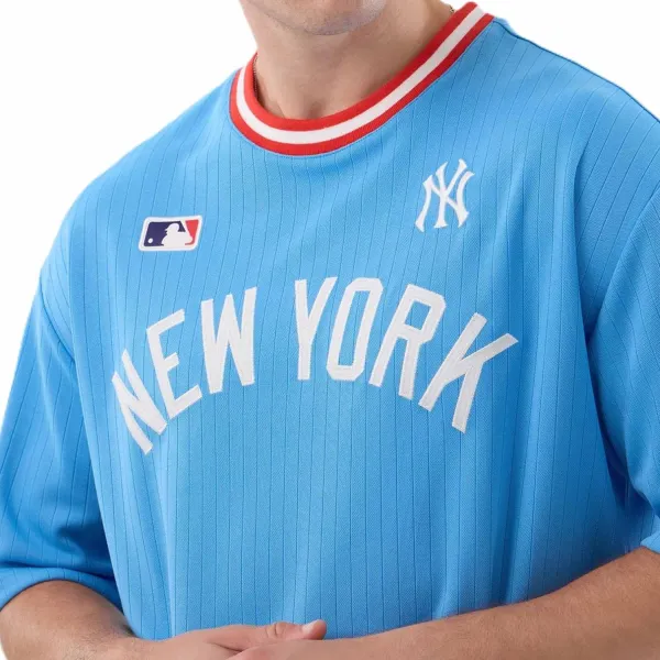 Camiseta MLB Arch de los Yankees de New Era - cuello Camiseta MLB Arch de los Yankees de New Era - cuello