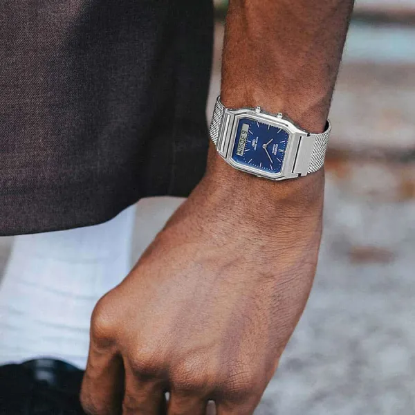 AQ-230EM-2AEF Azul - CASIO - Foto muñeca 2