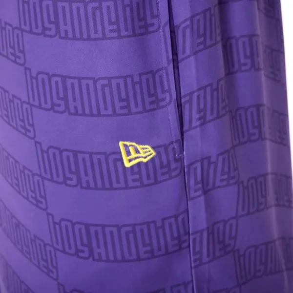 Short Lakers de New Era en morado - marca