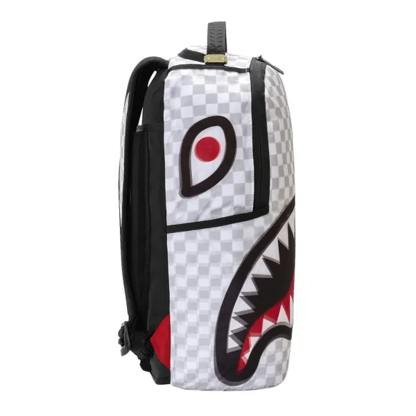 Mochila Sprayground blanca Shark in Paris 3d - lado Mochila Sprayground blanca Shark in Paris 3d - lado