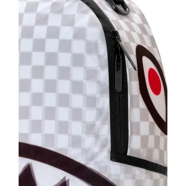 Mochila Sprayground blanca Shark in Paris 3d - detalle Mochila Sprayground blanca Shark in Paris 3d - detalle