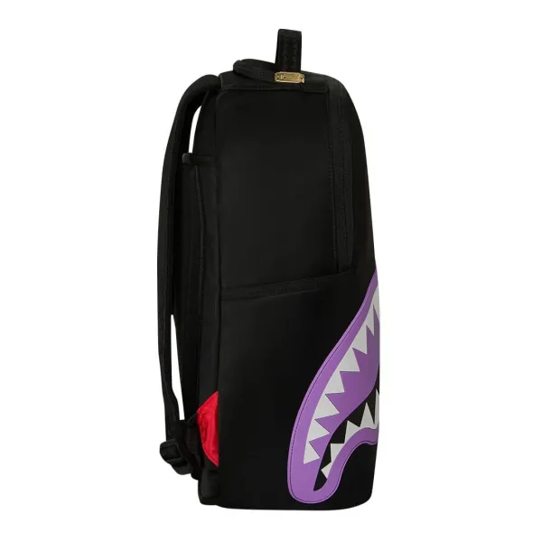 Sprayground Shark Central negra y morada - de lado Sprayground Shark Central negra y morada - de lado