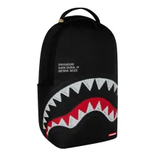 Sprayground Shark Central Negra y bordada - lateral Sprayground Shark Central Negra y bordada - lateral