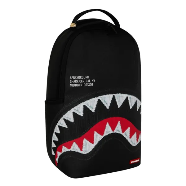 Sprayground Shark Central Negra y bordada - lateral Sprayground Shark Central Negra y bordada - lateral