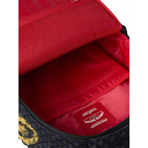 Sprayground Pyramid Stencil Shark - interior