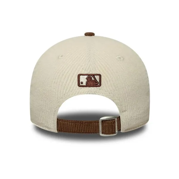 Gorra curva MLB Yankees M-Crown de New Era en Beige, cierre Gorra curva MLB Yankees M-Crown de New Era en Beige, cierre