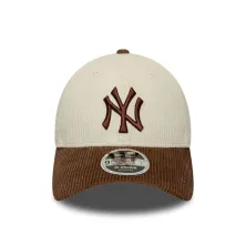 Gorra curva MLB Yankees M-Crown de New Era en Beige, frontal Gorra curva MLB Yankees M-Crown de New Era en Beige, frontal
