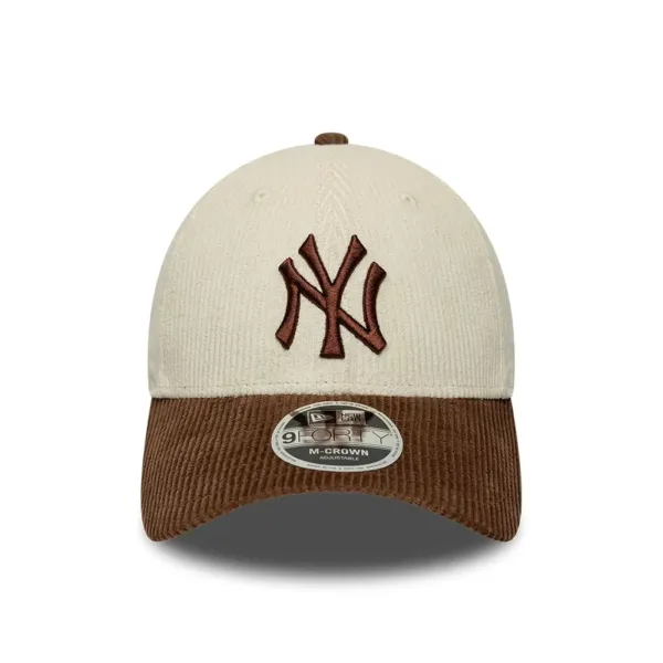 Gorra curva MLB Yankees M-Crown de New Era en Beige, frontal Gorra curva MLB Yankees M-Crown de New Era en Beige, frontal